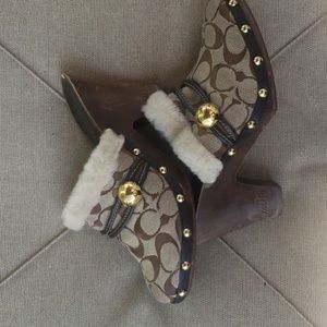 Coach 7.5 Faux Fur sandals